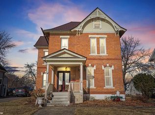 917 Park Ave, Ackley, IA 50601