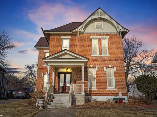 917 Park Ave, Ackley, IA 50601
