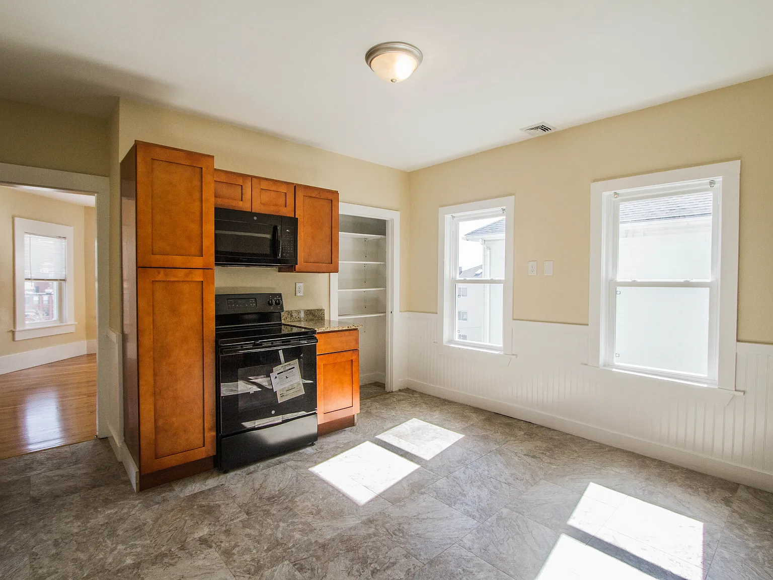 3 bed, 1.0 bath, 1000 sqft, $1,400 — Photo 4