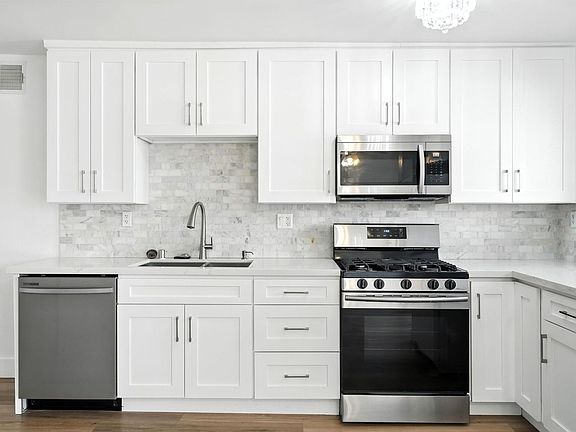 4th image of 18530 Hatteras St Unit 326