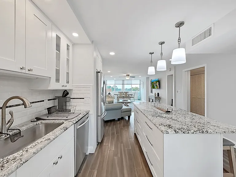 2620 Cove Cay Dr #403 — Photo 25