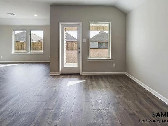 3rd image of 102 Ivywood Ct
