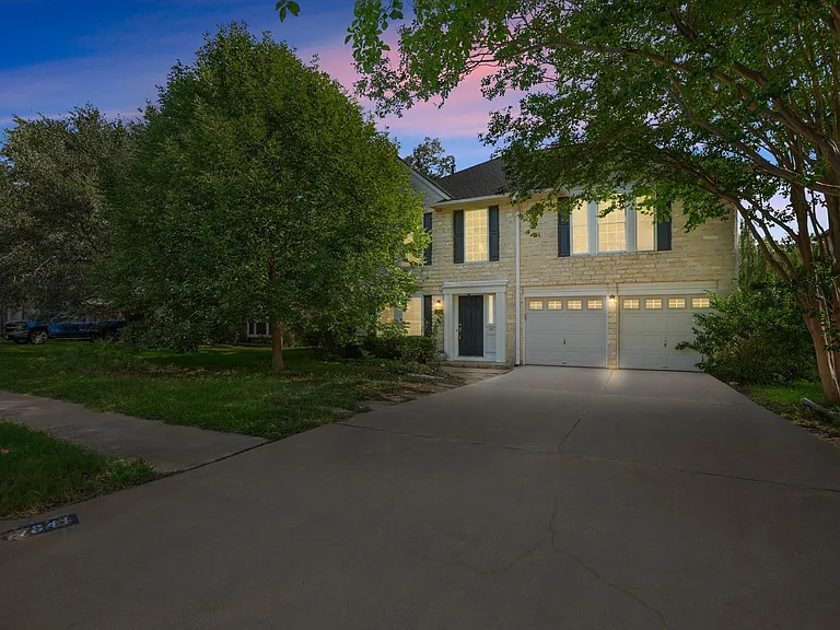 17841 Park Valley Dr — Photo 32