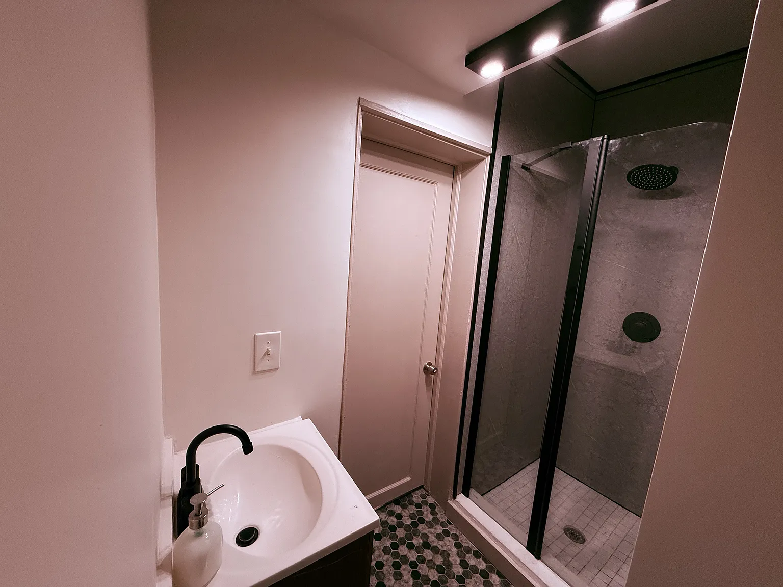 1 bed, $1,700 — Photo 2