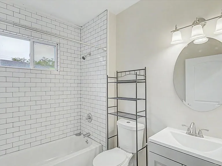 1207 E Anderson St #B — Photo 16