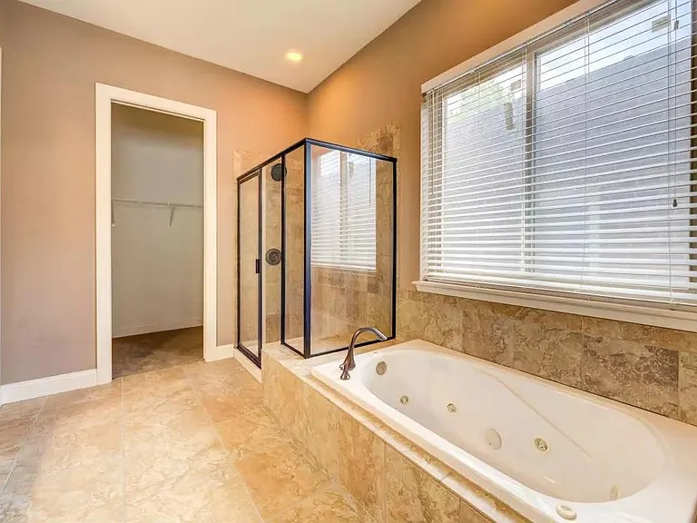 Master Bathroom, Jacuzzi, double vanity