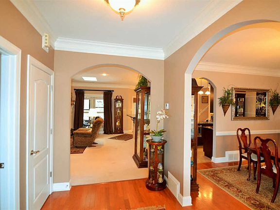 3rd image of 510 Bradmeadow Ln