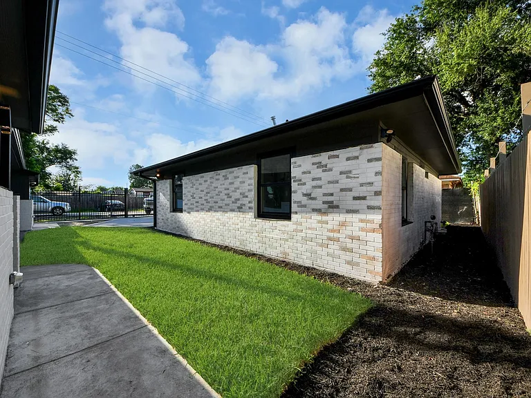 6201 Batterson St — Photo 31