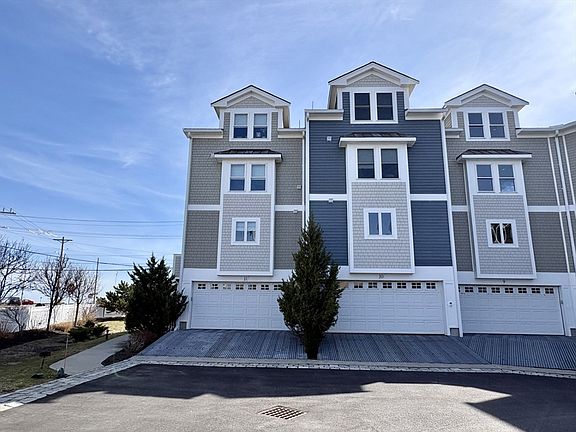 4th image of 7 Bay St #10