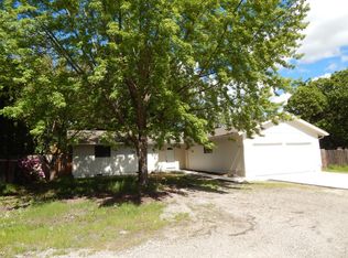 1480 Angelcrest Dr, Medford, OR