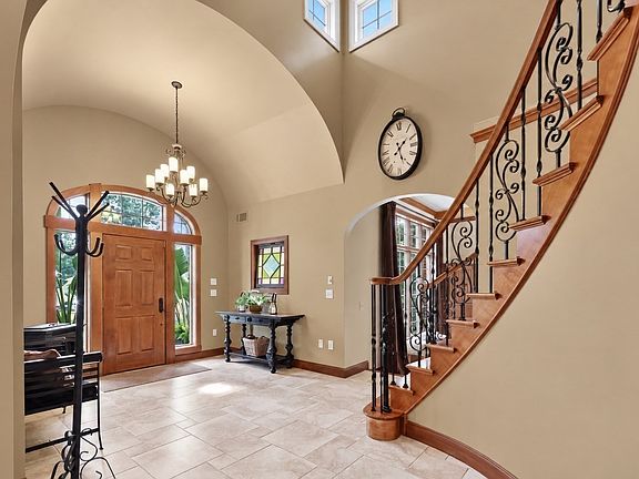 4th image of 47 Deer Hill Cir