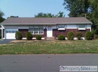 144 Mohawk Ave, Deer Park, NY 11729