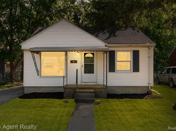 24460 Phlox Ave, Eastpointe, MI 48021