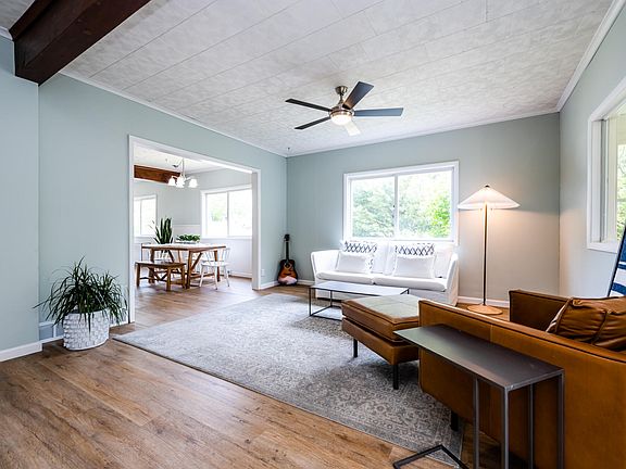 2nd image of 841 Wolcott Ave