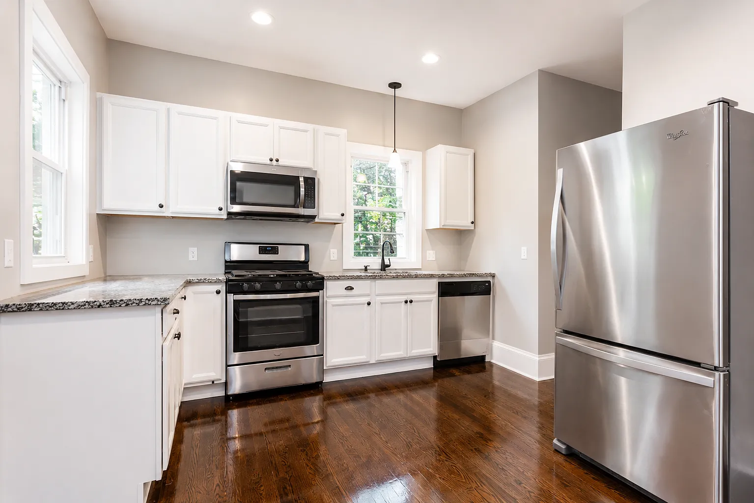 3 bed, 1.5 bath, 1700 sqft, $5,200 — Photo 3