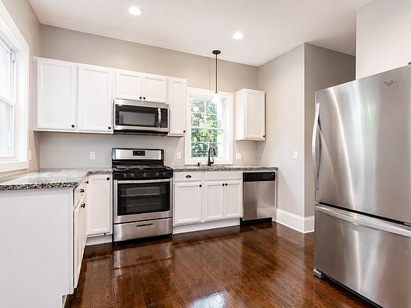 3rd image of 20 Newbury St