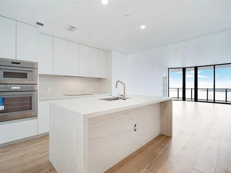 700 NE 24th St #1303 — Photo 10