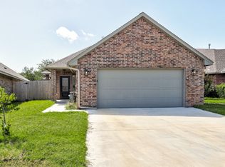 340 Falling Leaf Ter, Moore, OK 73160