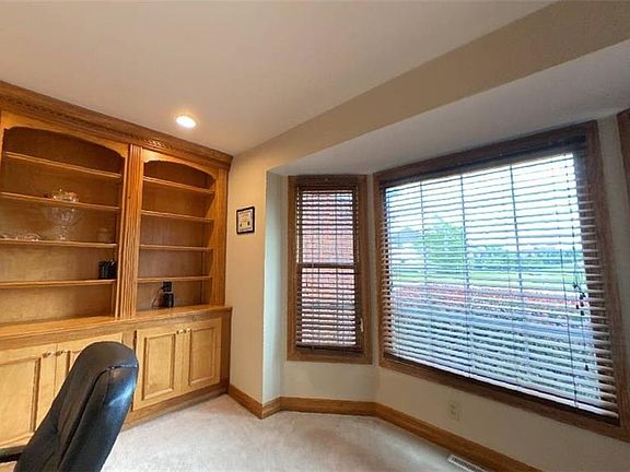 4th image of 7274 Edgewater Cir