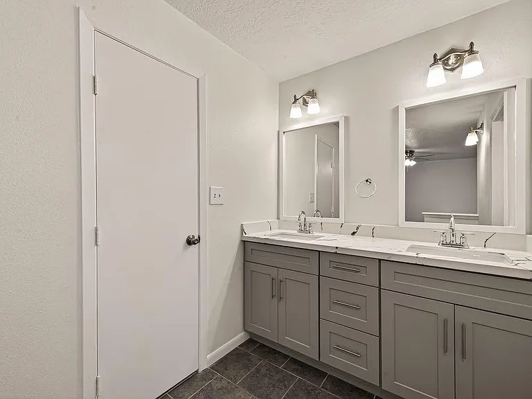 13431 Clarewood Dr — Photo 20