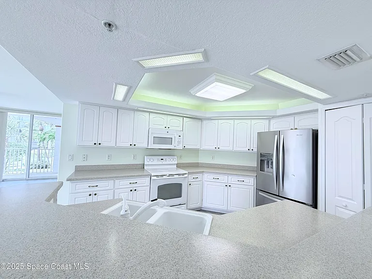 8922 Laguna Ln #201 — Photo 15