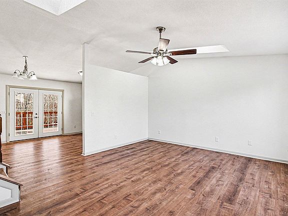 4th image of 131 Hillwood Ct