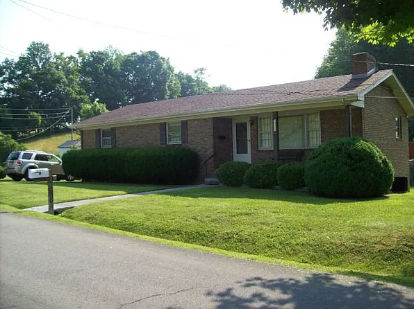 10341 Forest Hills Dr, Glade Spring, VA 24340