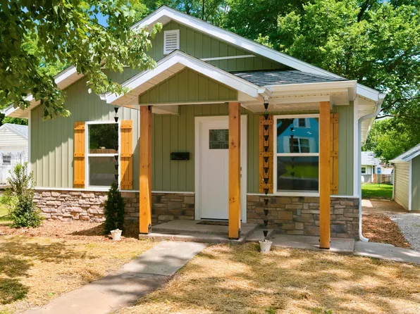 203 Vivian Street, Bolivar, MO 65613
