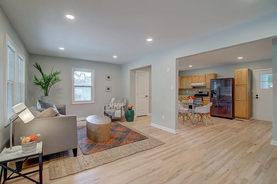 2 bed, 1100 sqft, $2,400 — Photo 3