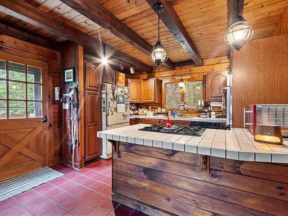 2nd image of 90 Appleton Cir