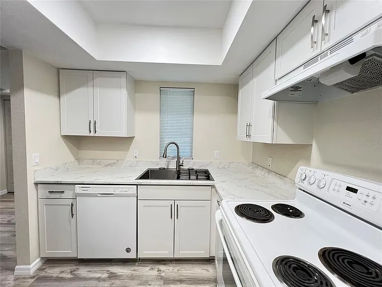 572 Fairways Ln #N204 — Photo 11