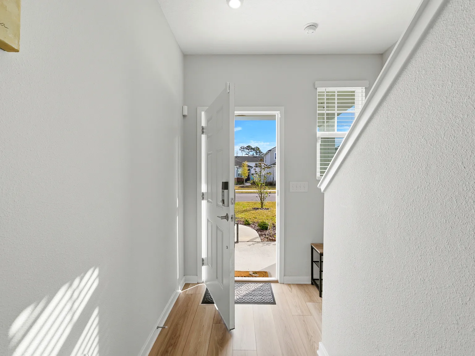 4 bed, 2103 sqft, $3,300 — Photo 2