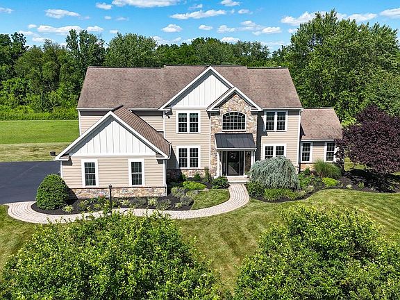 3rd image of 110 Heritage Ct