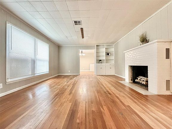 5th image of 118 W Franklin St