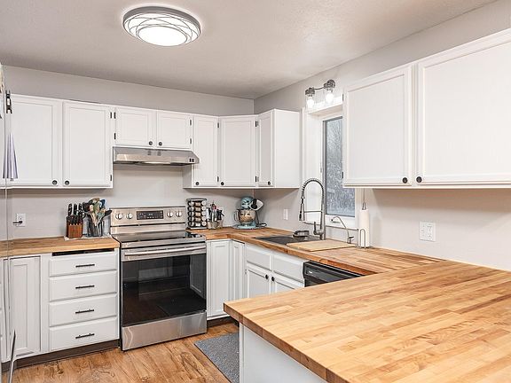 2nd image of 2252 Mavencamp Cir