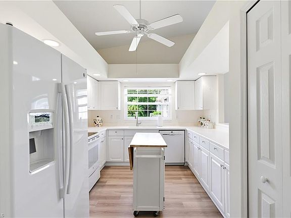 4th image of 378 Melrose PL #4