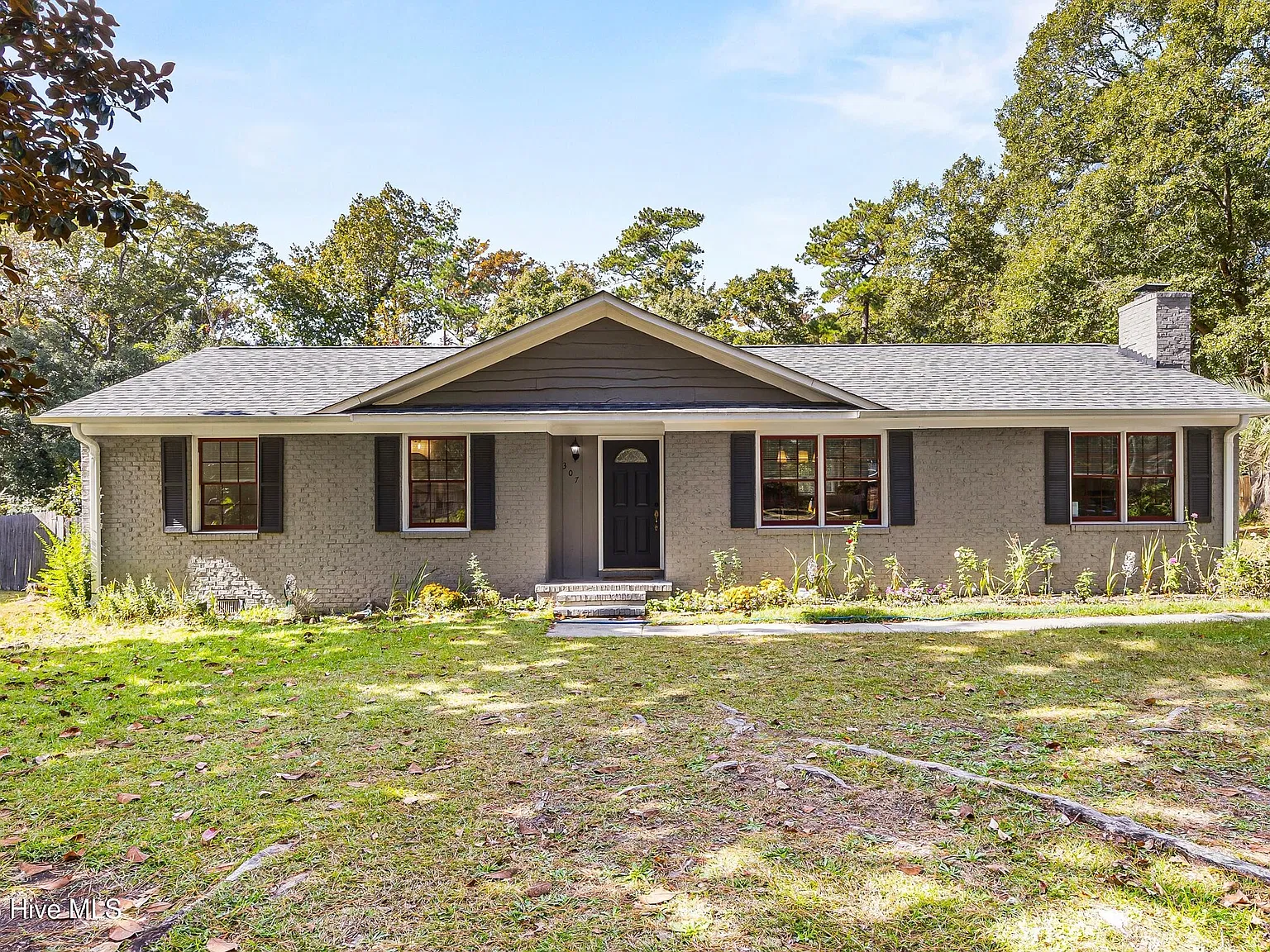 3 bed, 2.0 bath, 1380 sqft, $2,500 — Photo 1