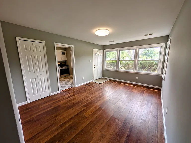 4302 Mandalay Ave — Photo 12