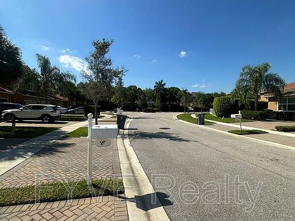 3rd image of 4361 Colony View Dr