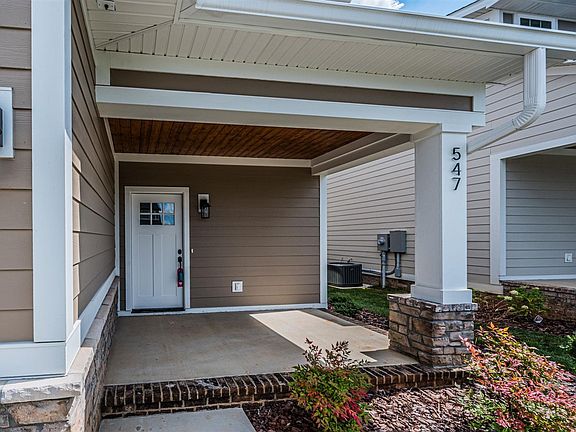 4th image of 547 Providence Ct