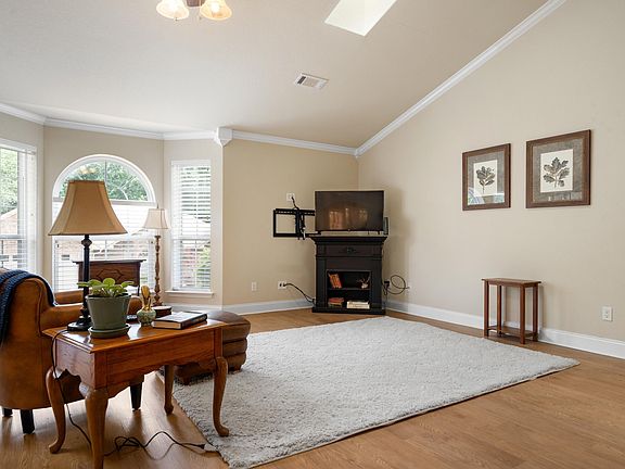 4th image of 123 Southpark Pl