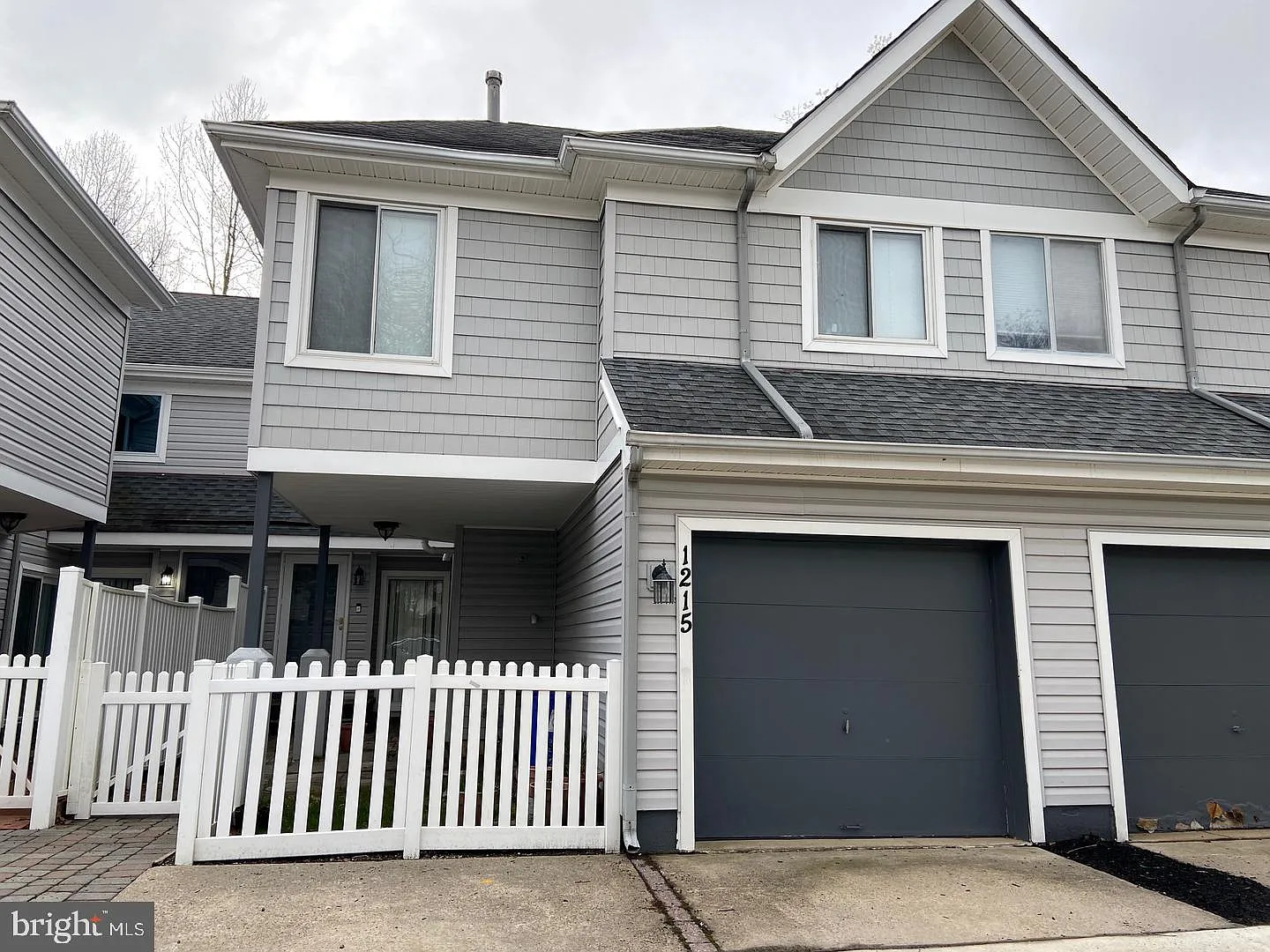 4 bed, 2.5 bath, 1422 sqft, $3,500 — Photo 1