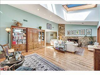 4th image of 2723 Carmar Dr