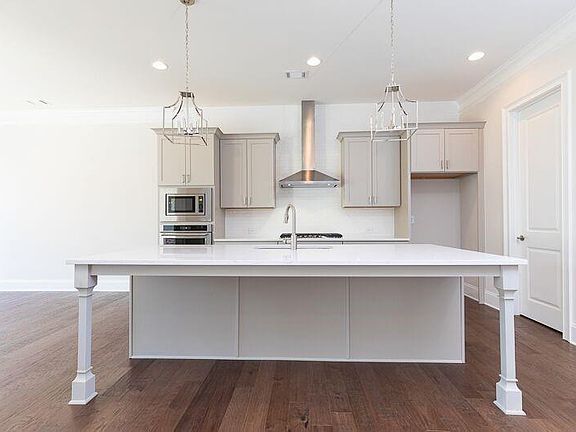 4th image of 3518 Clemont Cir #20