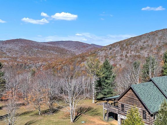 3rd image of 525 Schoolhouse Rdg