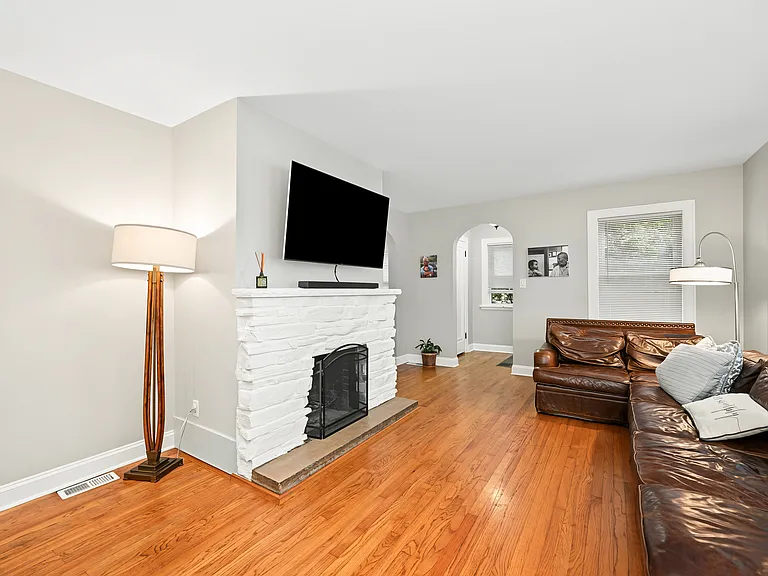 402 Turner Ave — Photo 3