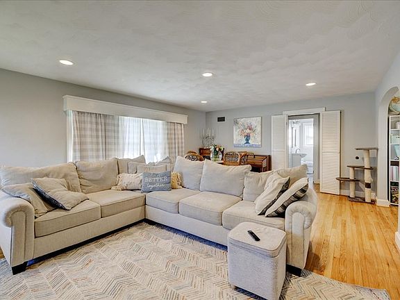 5th image of 600 Glenn Ct