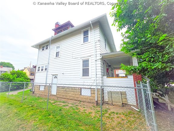 3rd image of 505 Elizabeth St