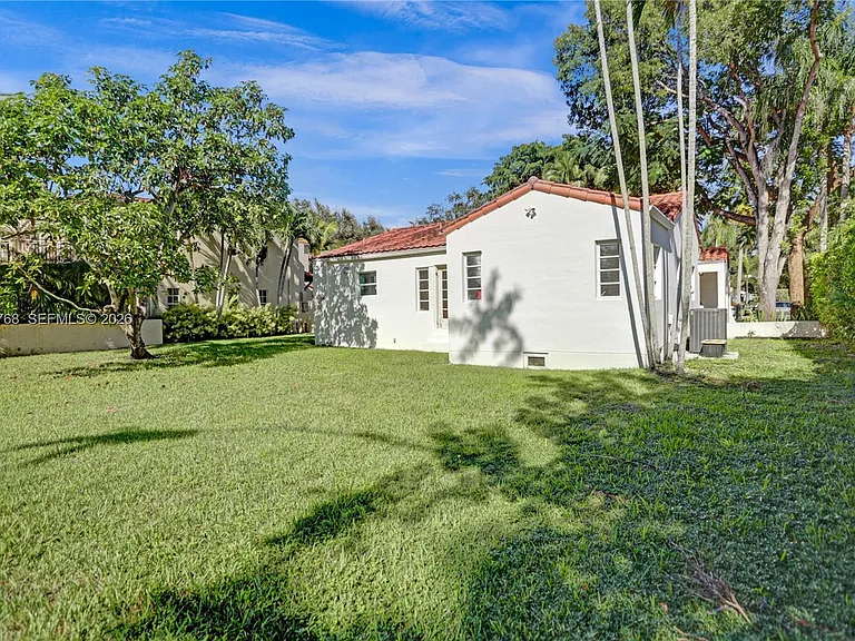 2214 Segovia Cir — Photo 31