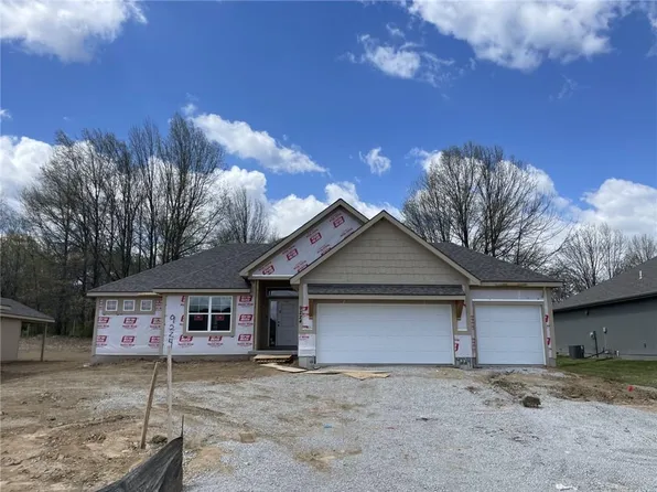 9224 N Poplar Ave, Kansas City, MO 64156